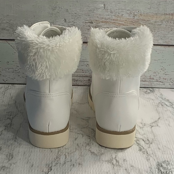 NWOT Mia White Combat Faux Fur Cuff Boots - Picture 7 of 10